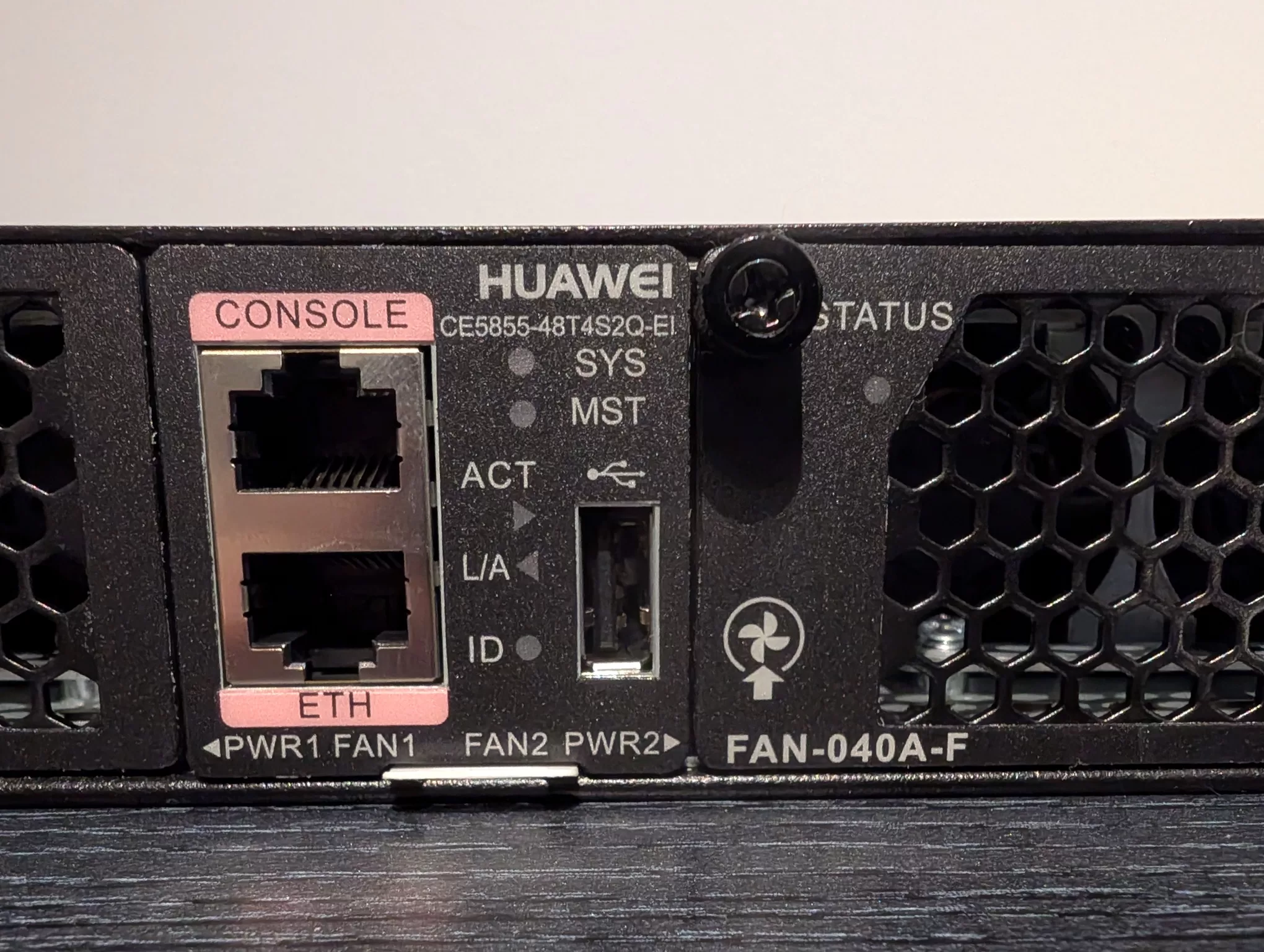 Huawei CE5855-48T4S2Q-EI Switch Bild 3