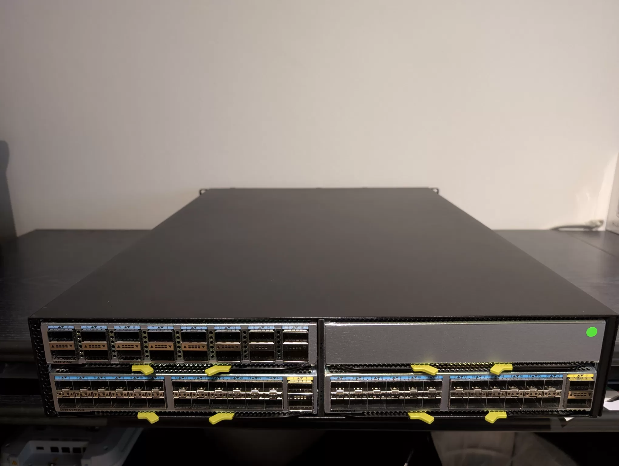 Huawei CE8860-4C-EI Switch