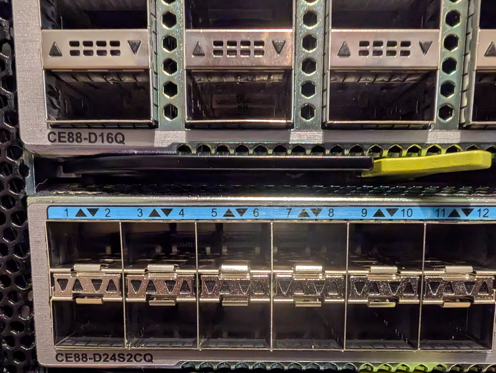 Huawei CE8860-4C-EI Switch Bild 3