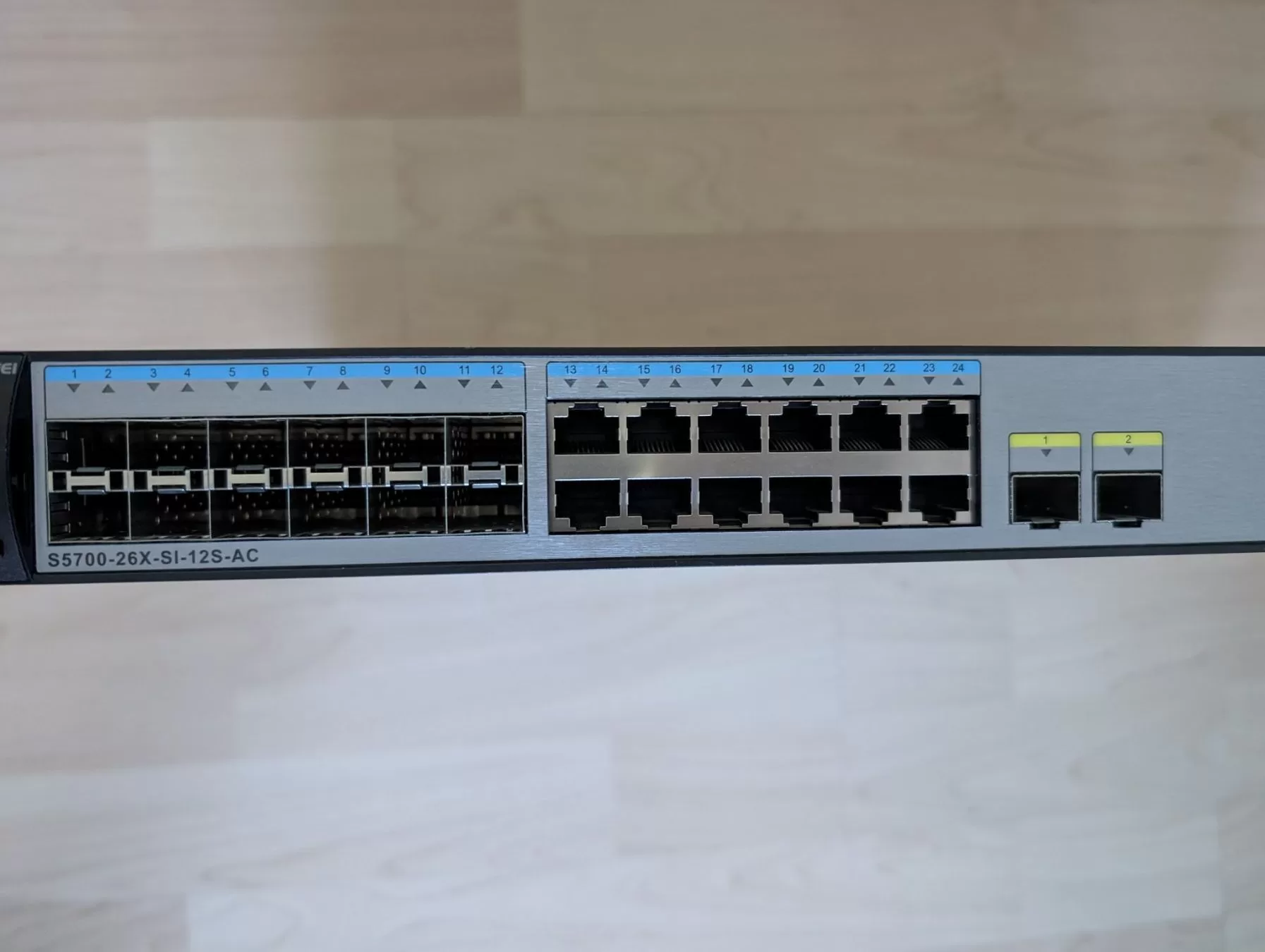Huawei S5700-26X-SI-12S-AC Switch Bild 2