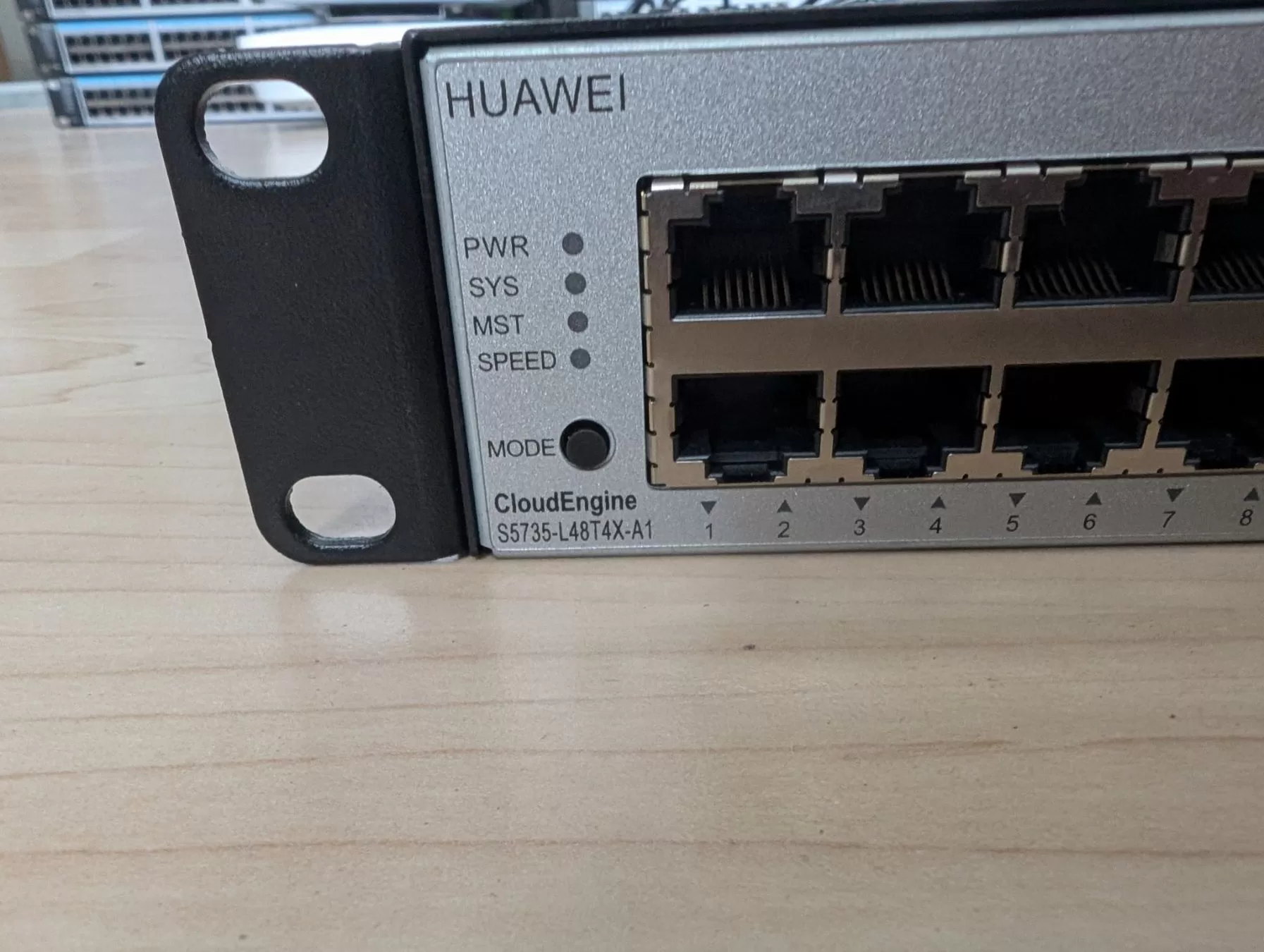 Huawei CloudEngine S5735-L48T4X-A1 Switch Bild 2